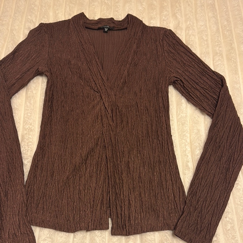 Dynamite brown long sleeve top with split hem bottom